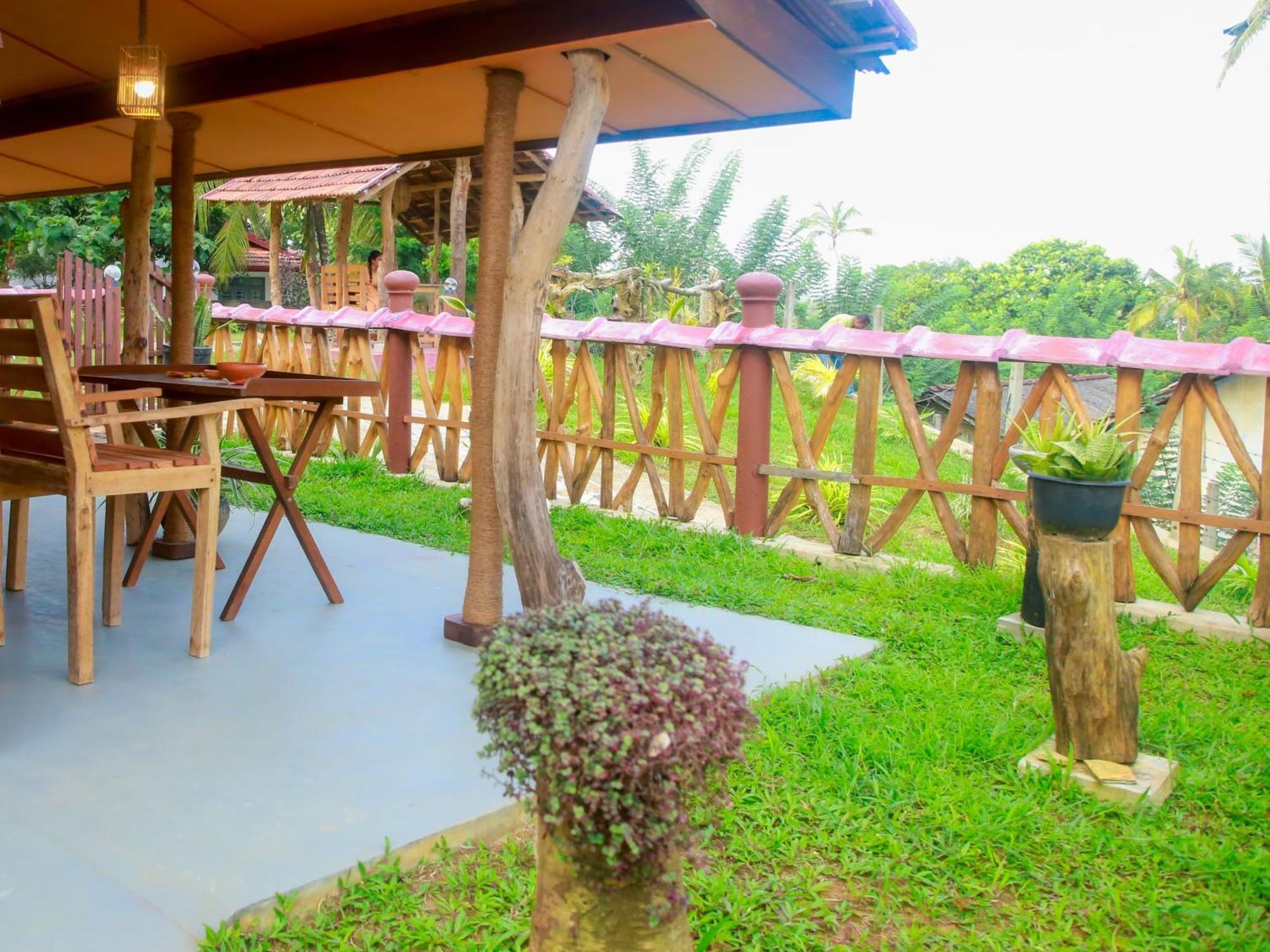 Blue Ocean Tree House Hiriketiya Villa Диквела Екстериор снимка