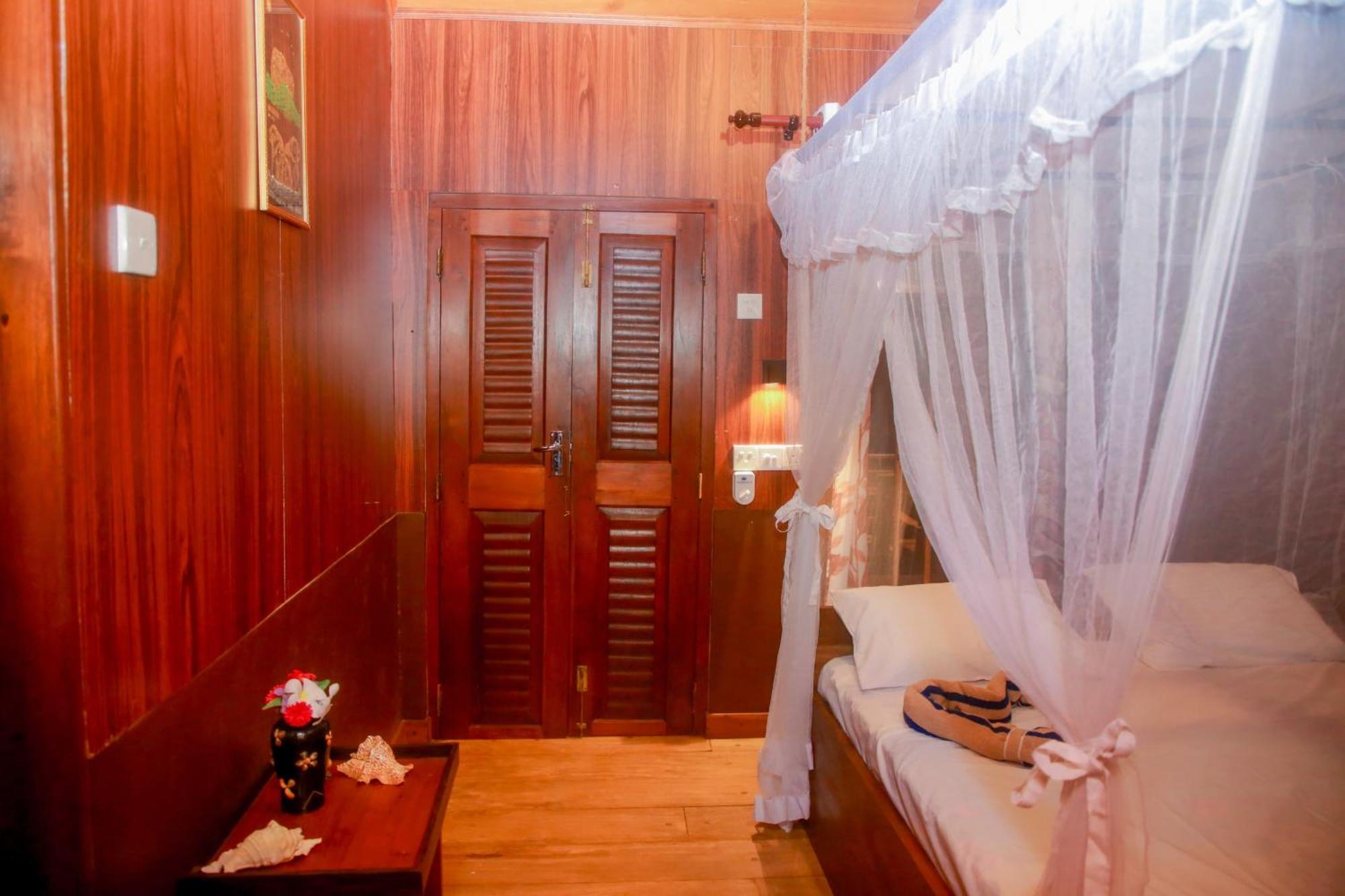 Blue Ocean Tree House Hiriketiya Villa Диквела Екстериор снимка